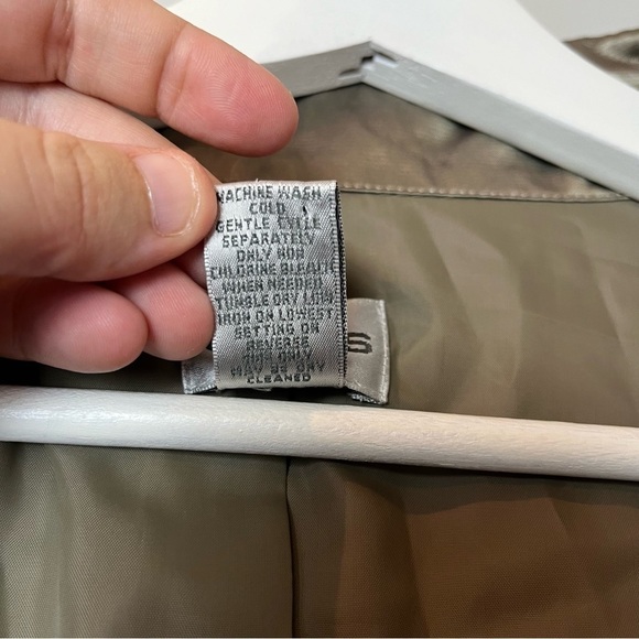 Chico’s Metallic Gold Lightweight Button Front Jacket Boxy Sleeves 3 (XL) - Picture 7 of 9